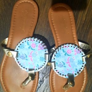Simply Southern sandles size 6, but fits size 7.  $15 originally 25.